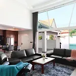 Villa *city~house* 芭堤雅豪华泳池别墅近步行街