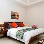 *city~house* 芭堤雅豪华泳池别墅近步行街 Villa
