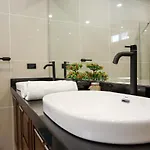 *city~house* 芭堤雅豪华泳池别墅近步行街 Villa