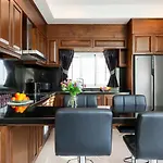 Villa *city~house* 芭堤雅豪华泳池别墅近步行街 *