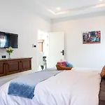 Villa *city~house* 芭堤雅豪华泳池别墅近步行街 Pattaya