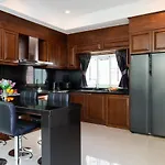 Villa *city~house* 芭堤雅豪华泳池别墅近步行街 *