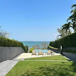 อพาร์ทเม้น Cosy Seaview Two Bedrooms Nakula Pattaya
