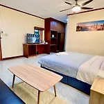 Lewiinski's Pattaya