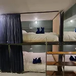 Glur Walking Street Hostel *