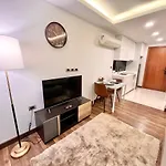 Hill & Sea View Studio In Peak Tower