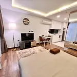 Hill & Sea View Studio In Peak Tower