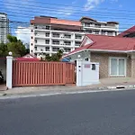 5-3br Huge Pool, Bbq, 300m-beach, 8 Mins To Walking Street วิลล่า