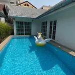 วิลล่า Luxury Pool Center C3- 3 Bedroom *