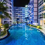 อพาร์ทเม้น Grand Avenue - Pool-view Suite, 55sqm Pattaya