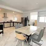Luxury Pool Center C3- 3 Bedroom *