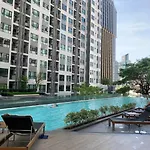 Central Pattaya Fully Equipped Condo Next To Beach