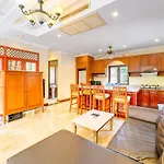 Villa Bali Pool Villa, 5 Min To Walking Street & The Beaches Pattaya