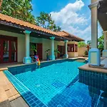 Bali Pool Villa, 5 Min To Walking Street & The Beaches * Pattaya