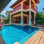Villa Bali Pool Villa, 5 Min To Walking Street & The Beaches Pattaya