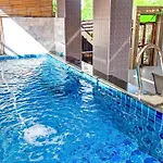 Fiscus 3 Bedrooms With Private Pool.