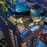 高端市中心网红公寓/无边泳池/距离沙滩100米/中文房东/免费游玩咨询