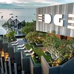 高端市中心网红公寓/无边泳池/距离沙滩100米/中文房东/免费游玩咨询