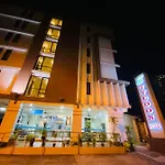 Tycoon By Goad Avadhess Hospitality 1km Walking Street โรงแรม