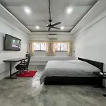 Splash Bar And Guest house Pattaya