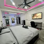 Splash Bar And Guest house