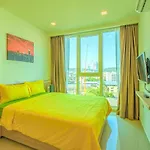 อพาร์ทเม้น In Garden Tower Pool, Sauna & Gym 1 Km From Walking Street *