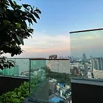 Luxurious Edge 1-Br W/Infinity Pool & Vip Lounge