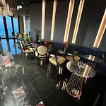 Luxurious Edge 1-Br W/Infinity Pool & Vip Lounge