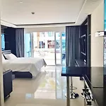 Grand Avenue Pattaya By Yuli