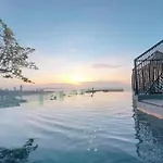 อพาร์ทเม้น Edge Luxury Ocean View