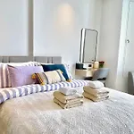 อพาร์ทเม้น Edge Luxury Ocean View Pattaya