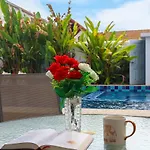 Relax Pool Near Walking Street,jacuzzi ,bbq 5bed 6bath House54 วิลล่า *