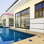 Avoca Pool Villas