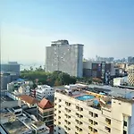The Base Center Of Rooftop Swimming Pool อพาร์ทเม้น