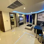 Large Luxury - Centre - Grand Avenue Residences, Pool View - 716 อพาร์ทเม้น *