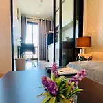 Base Quiet King-bed With Infinity Pool & Free Netflix! อพาร์ทเม้น Pattaya