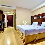 Land Royal Residence