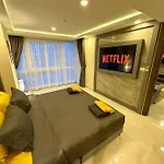 Large Luxury - Centre - Grand Avenue Residences - 501 *