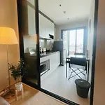 The Base Long Balcony King-bed With Infinity Pool & Free Netflix Apartment