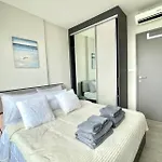 Apartment The Base Long Balcony King-bed With Infinity Pool & Free Netflix Pattaya