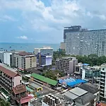 Edge Near Walking Street อพาร์ทเม้น Pattaya