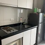 Aparthotel Base *