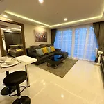 Large Luxury - Centre - Grand Avenue Residences - 501