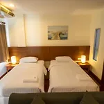 โรงแรม Baan Chuan Chom *