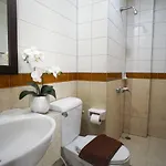 โรงแรม Baan Chuan Chom *