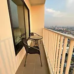 Base Long Balcony King-bed With Infinity Pool *