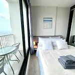 The Base Long Balcony King-bed With Infinity Pool & Free Netflix อพาร์ทเม้น *