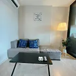 The Base Long Balcony King-bed With Infinity Pool & Free Netflix * Pattaya