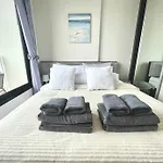 อพาร์ทเม้น The Base Long Balcony King-bed With Infinity Pool & Free Netflix Pattaya