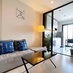 The Base Long Balcony King-bed With Infinity Pool & Free Netflix อพาร์ทเม้น *